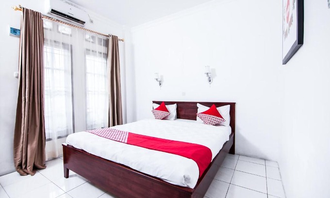 Pematangsiantar Hotel | OYO 796 Penginapan Fergael