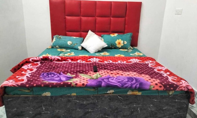 Auraiya Hotel | OYO 80788 Bluemoon Hotel