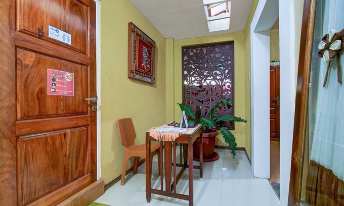 Kepanjen Hotel | OYO 90061 Melati House Syariah