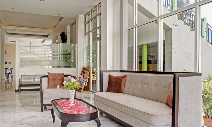 Kualakapuas Hotel | OYO 90112 Hotel Permata Inn
