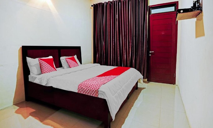 Parapat Hotel | OYO 90331 Hotel Toba Shanda