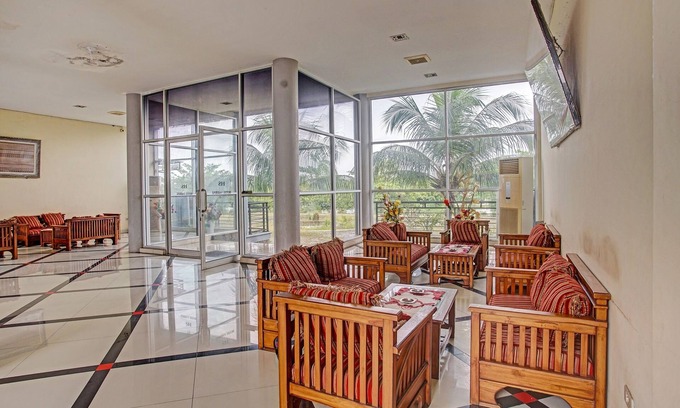 Tulang Bawang Hotel | OYO 90947 Hotel Sarbini
