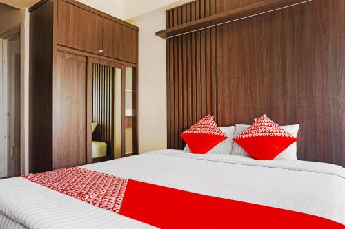 Gunung Putri Hotel | OYO 91593 San San Rooms Apartment Gunung Putri Square