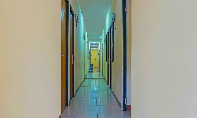 Gambir Hotel | OYO 92285 Penginapan 21 Near Pasar Baru