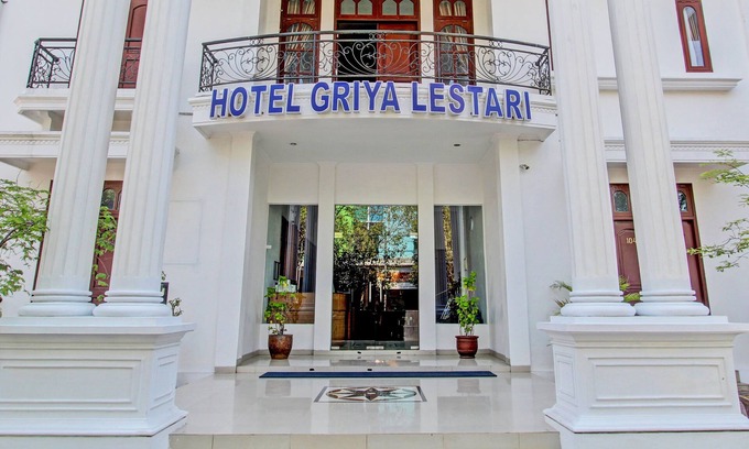 Pati Hotel | OYO 93011 Hotel Griya Lestari Pati 2