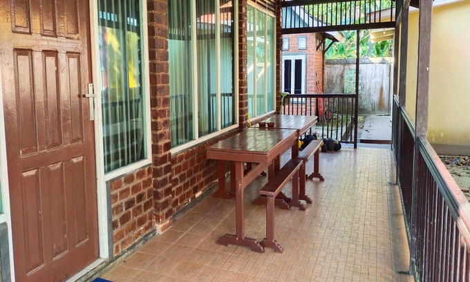 Tanahgrogot Hotel | OYO 93528 Guest House Zidan 21