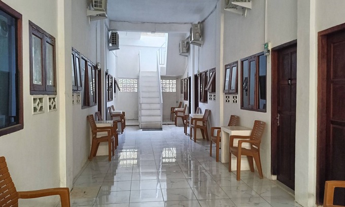 Somba Opu Hotel | OYO 94114 Melros Place Homestay