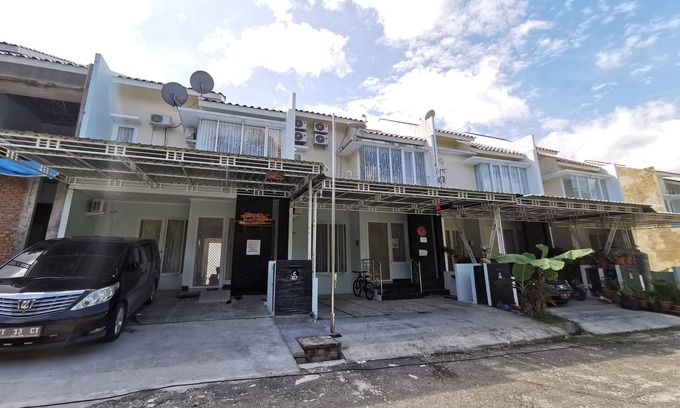 Samarinda Hotel | OYO 94252 Rama Homestay