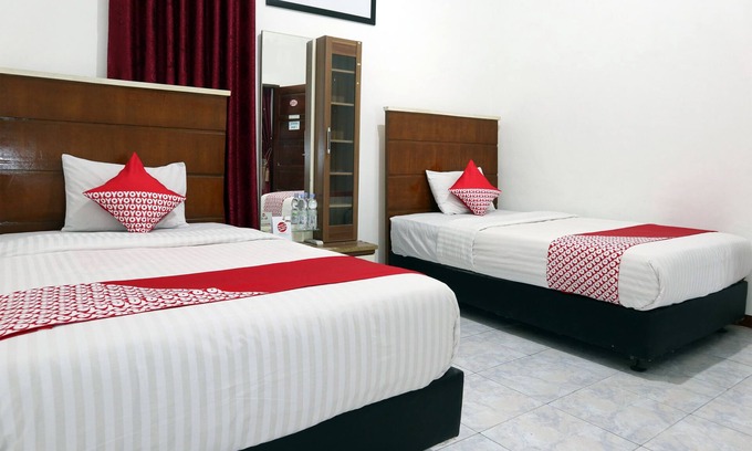 Padang Hotel | OYO 956 Penginapan Eby