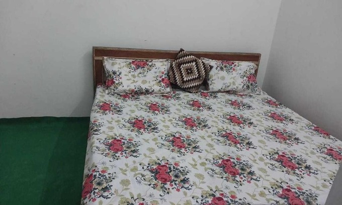 Hathras Hotel | OYO Ganga Sweet And Family Restaurant