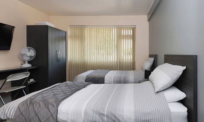 Uxbridge South House | OYO Honeycroft Lodge