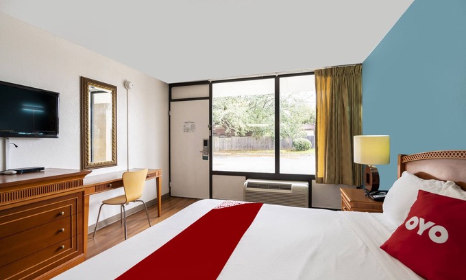 Bossier City Hotel | OYO Hotel Bossier City LA - Red River