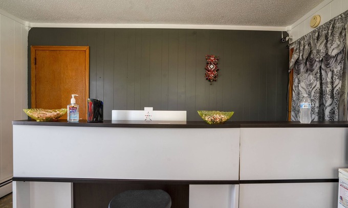 Lamberton Hotel | OYO Hotel Lamberton Hwy 14