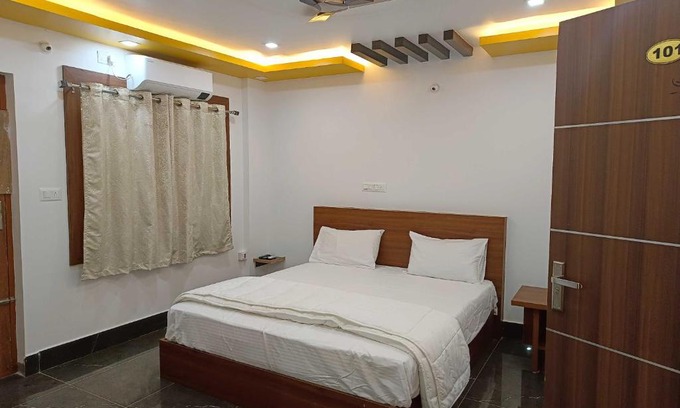 Hoskote Hotel | OYO Hotel Vasudha Inn