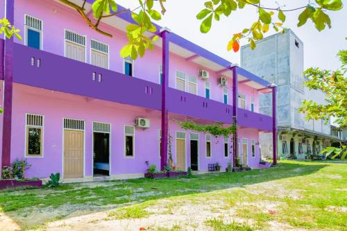 Mandau Hotel | OYO Life 2745 Nabeza House