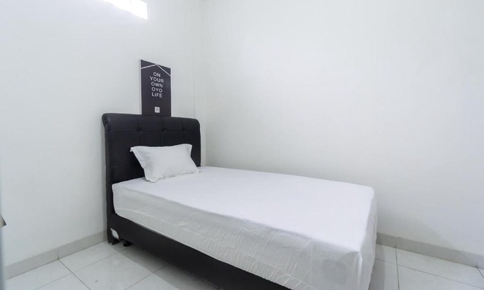 Bekasi Barat Hotel | OYO Life 2863 Rumah Q Syariah