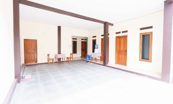 Kuningan Hotel | OYO Life 2884 Wisma Jatnika Syariah