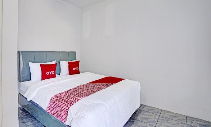 Gresik Hotel | OYO LIFE 91594 Bungah Residence Syariah