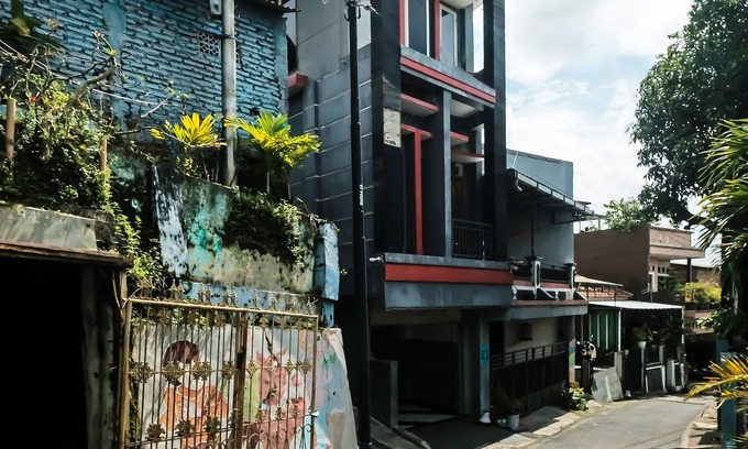 Muncar Hotel | OYO Life 92258 Kostel 21 Syariah