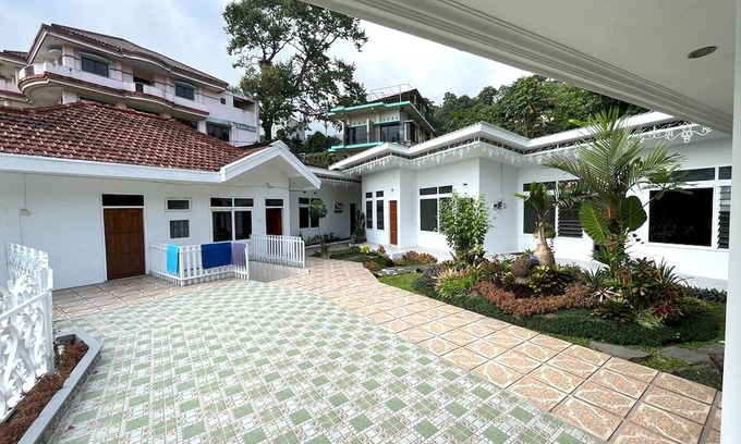 Pasuruan Hotel | OYO LIFE 92844 Penginapan Cibodas