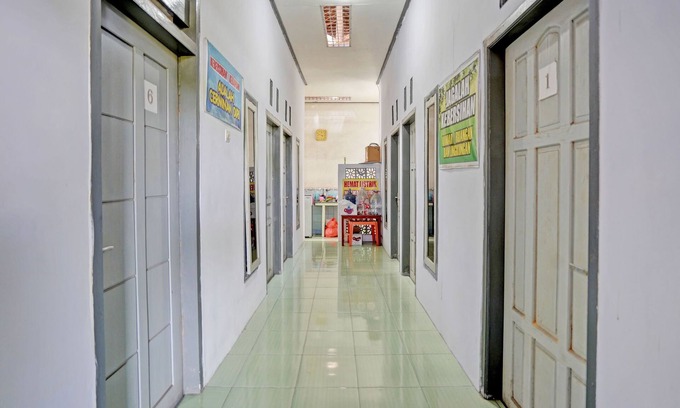 Banyuwangi Hotel | OYO Life 92937 Kost Putri Sarkara Syariah