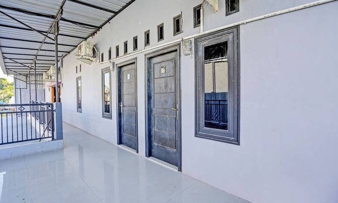 Lamongan Hotel | OYO Life 93032 Maju Mapan Homestay Syariah