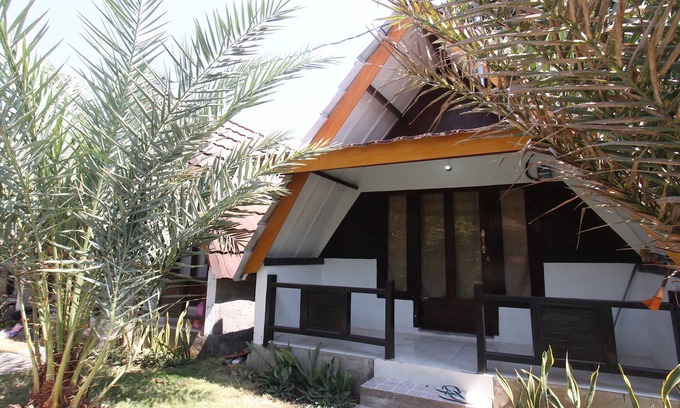 Tanjung Hotel | OYO Life 93125 Kos Bale Lumbung Syariah