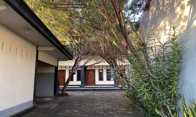 Muncan Hotel | OYO Life 93155 Wisma Sarah