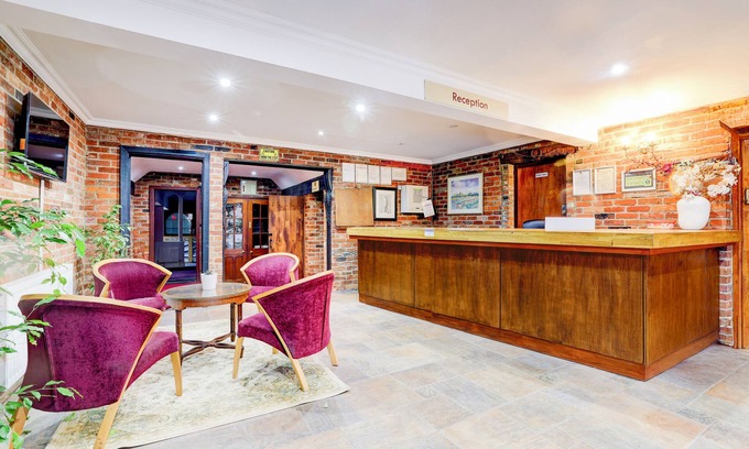 Rivenhall Hotel | OYO The Rivenhall Hotel in Witham, Chelmsford