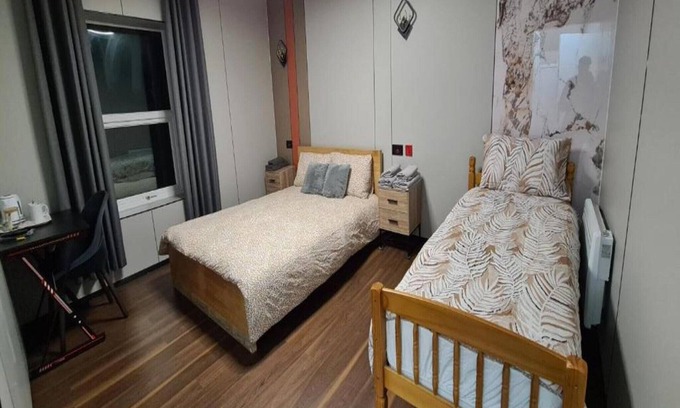 Pembroke Dock Apartment | OYO Welsh Accomodation Standard Family of 3 Room