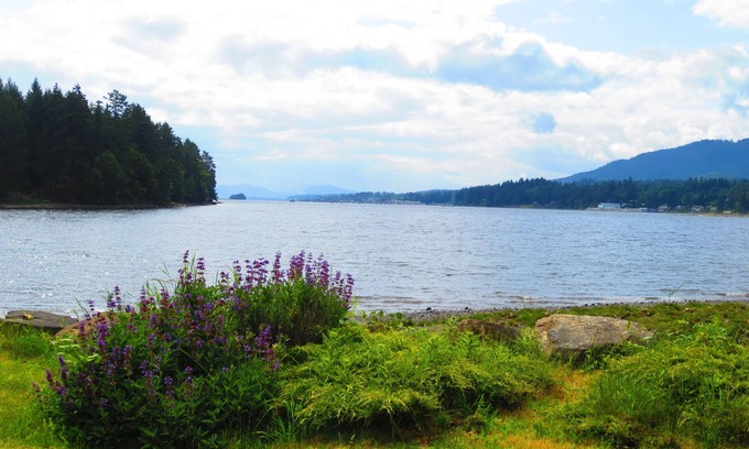 North Oyster House | Oyster Bay Beach House is located on BC POINTE at the end Ladysmith Harbour