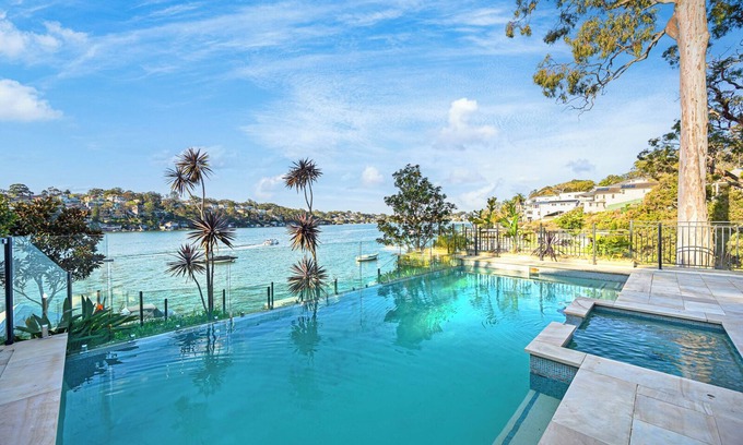 Oyster Bay House | Oyster Bay · Luxury House Pier & Seaview