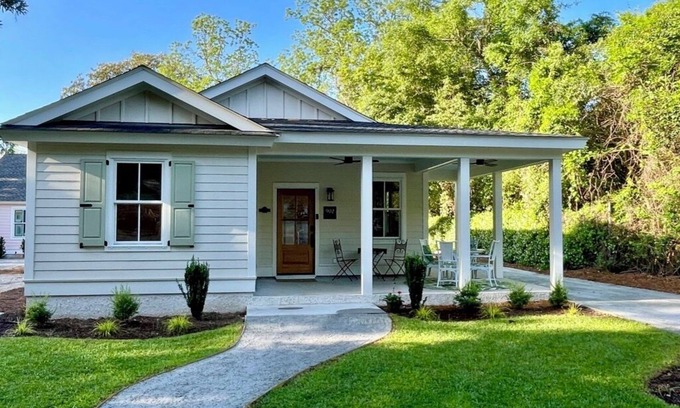 Uptown Cottage | Oyster Rake Cottage. Peaceful, brand new, in charming Beaufort, SC.