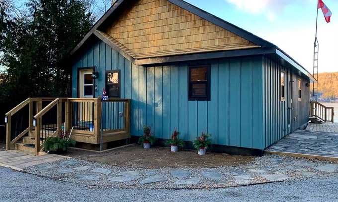 Hastings Highlands Cottage | Oz Landing - Affordable Pet-Friendly Cottage w/Great Swimming