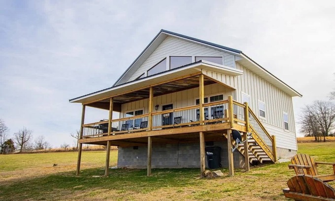 Compton House | Ozark Escape: Hot Tub, Mountain Views, and Near Buffalo River