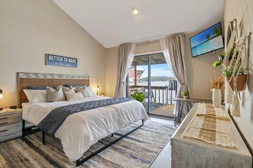 Lake Ozark House | Ozark Upper Deck Top Floor Waterfront Condo