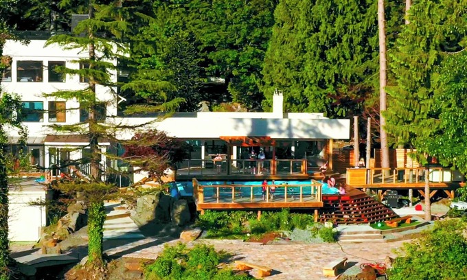 Harrison Hot Springs House | Ozarks Luxurious Lakeside Home Retreat at Harrison Lake