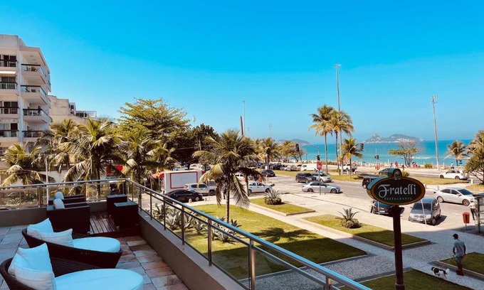 Barra da Tijuca Apartment | Pé na areia! Apart hotel com vista para o mar e lazer completo! Front beach apartment with ocean view and amenities!