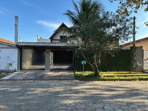 Peruibe House | P003 - Casa de 3 dormitórios com churrasqueira, apenas 150m da praia
