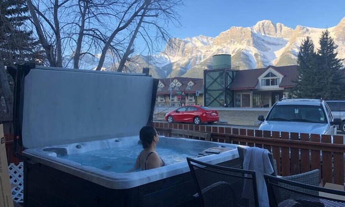 Teepee Town House | P1 - Private Hot Tub - 3 Bedroom Home - Mountain View