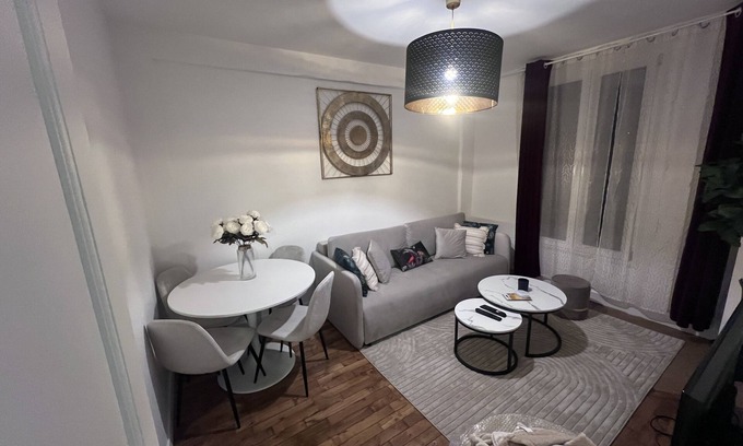 Les Pavillons-sous-Bois Apartment | P24 Luxueux Paris, Disney, CDG Airport
