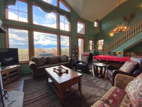 Bethlehem Villa | P5 Ski-in Ski-out rare find Presidential View single family with garage pool table ping pong