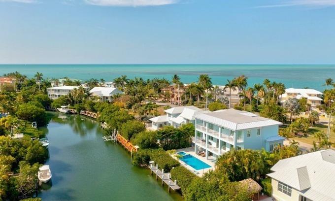 Coury House | P70 - Stunning 5 bed, 5 bath home with dockage and oversized private pool in.