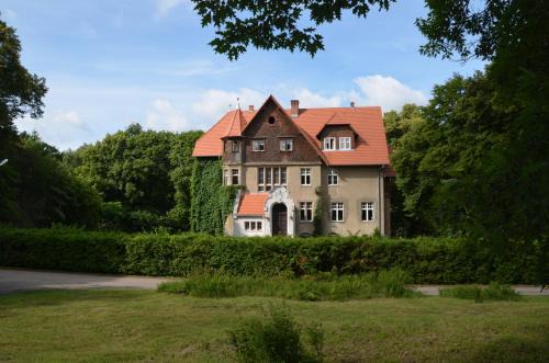 Miroslawiec Bed & Breakfast | Pałac Myśliwski Orle Solutions