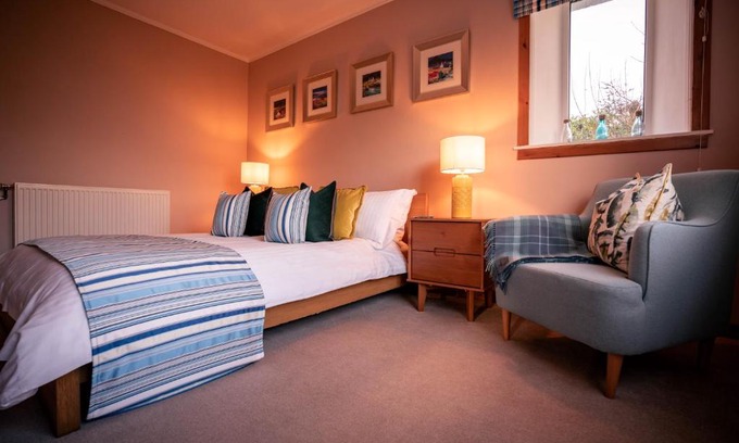 Back House | Pabbay House Self Catering