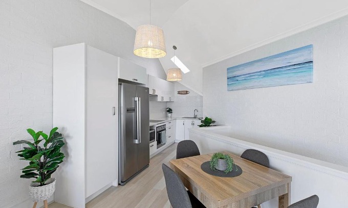 Blue Bay Apartment | Pacific Breeze 11