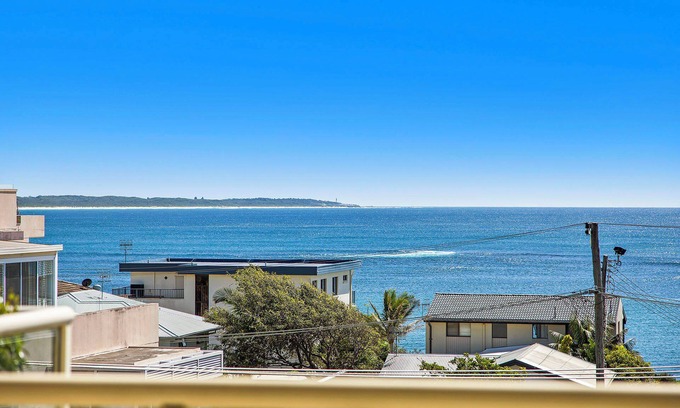Blue Bay Apartment | Pacific Breeze 11