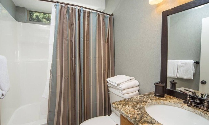Logsden House | Pacific Breeze
