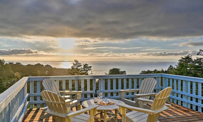 Manchester House | Pacific Coast House with Private Hot Tub!