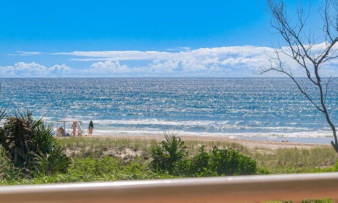 Tugun Apartment | Pacific Gables 1 - Absolute Beachfront Tugun - Linen Provided - Min. 3 Night Stays!